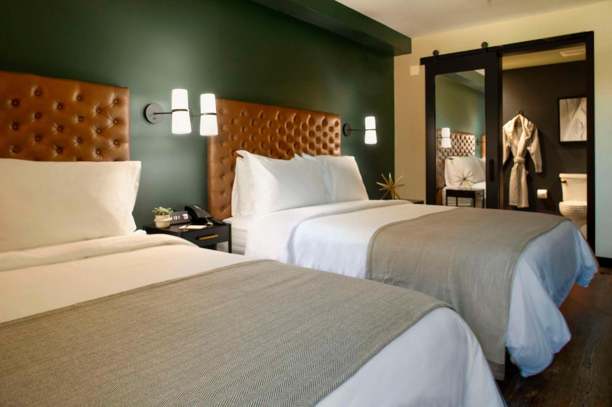 The Lloyd Stamford, Tapestry Collection By Hilton Hotel Exterior photo