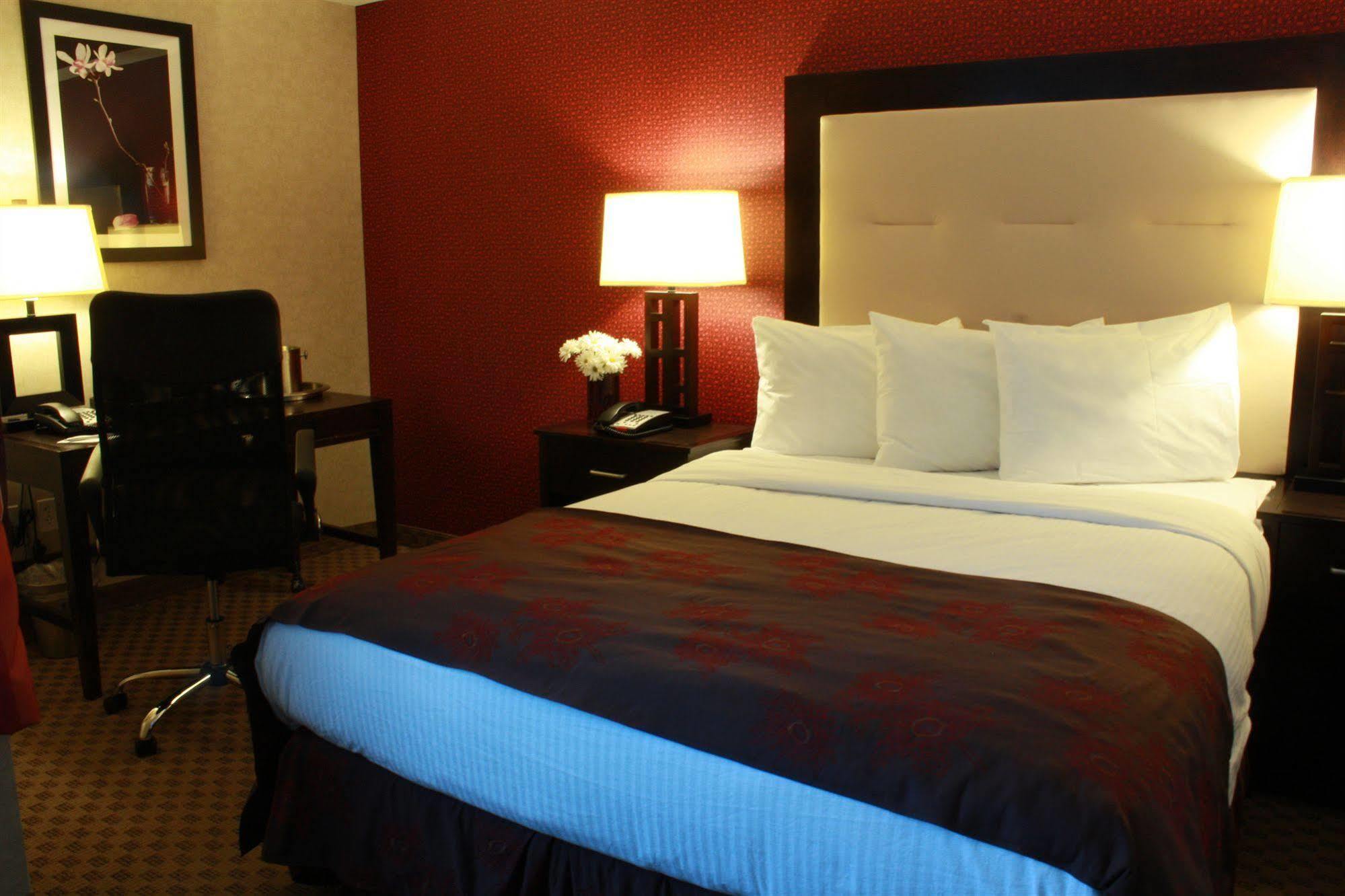 The Lloyd Stamford, Tapestry Collection By Hilton Hotel Exterior photo